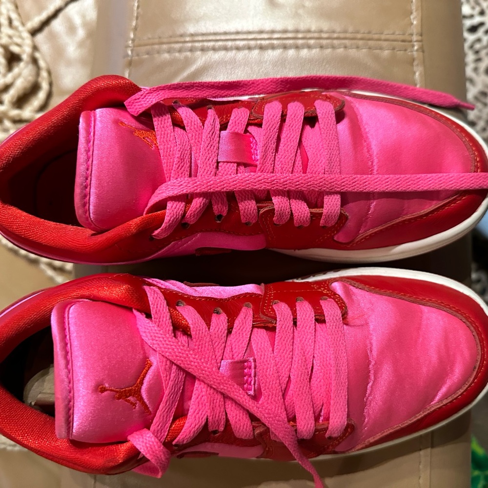 Nike Air Jordan almost new Fuschia and Red size 71/2
